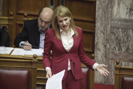 «Επιτέθηκαν» στη βουλευτή του ΣΥΡΙΖΑ Θ. Τζάκρη