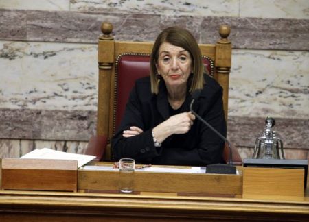 Xειροκροτoύν Καμμένο, ενώ στο Προσφυγικό στρίβουν αριστερά