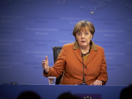 «Η ισχύς εν τη ενώσει» λέει η Μέρκελ μετά τις επιθέσεις στο Βέλγιο