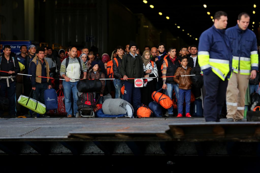 Συλλήψεις μεταναστών με πλαστά στοιχεία σε Μυτιλήνη και Πειραιά