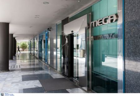 Τρίωρη στάση στα κανάλια για να αποτραπεί το «μαύρο» στο MEGA