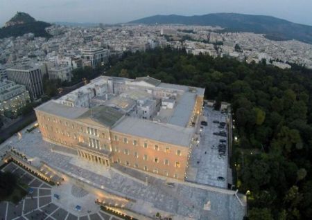 Η Ελλάδα έχει επιχειρήματα για το χρέος, εκτιμά το Γραφείο Προϋπλογισμού της Βουλής