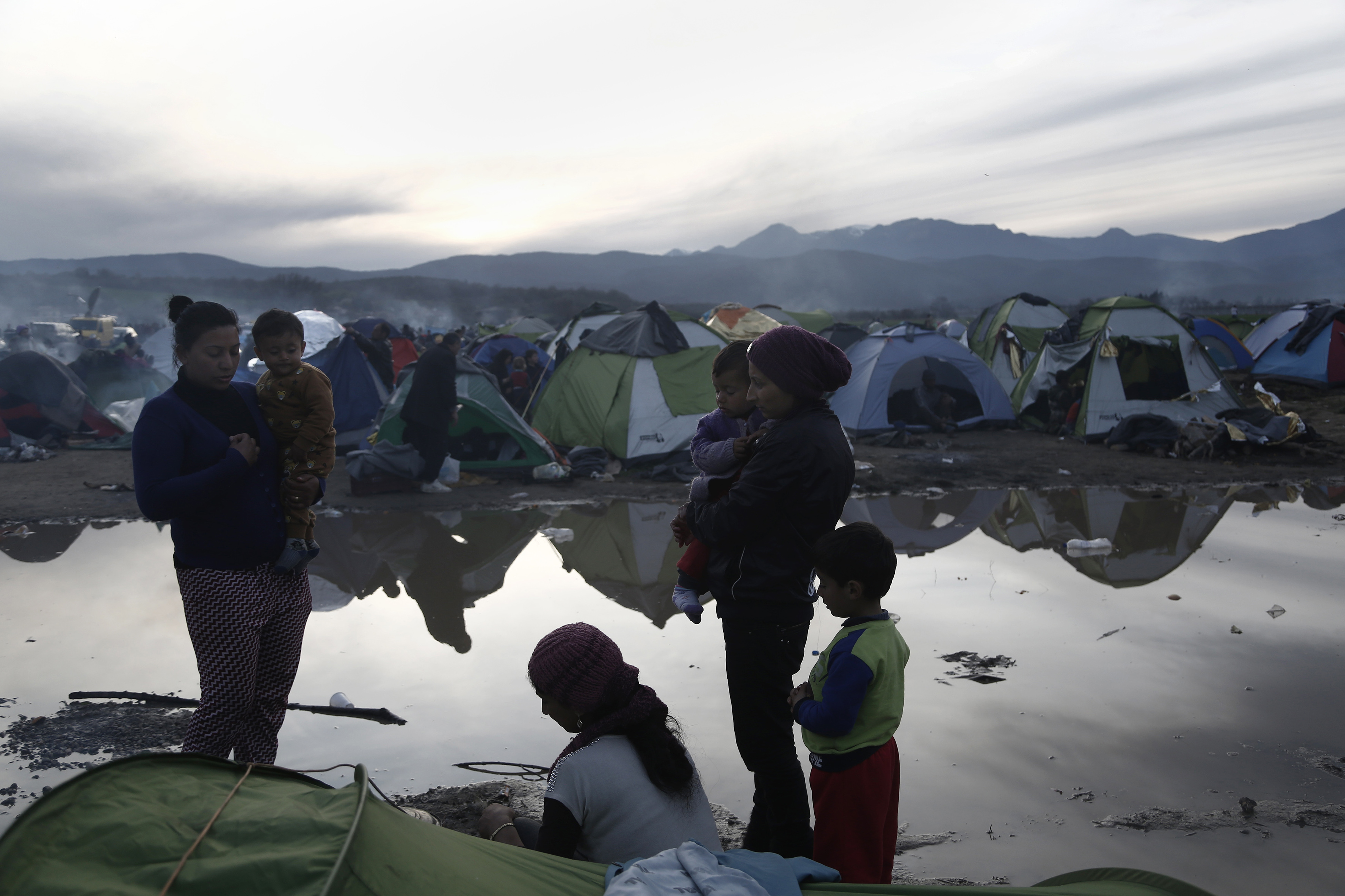 Ειδομένη: Σύνορα ερμητικά κλειστά για 3η ημέρα – Στη λάσπη οι σκηνές των προσφύγων