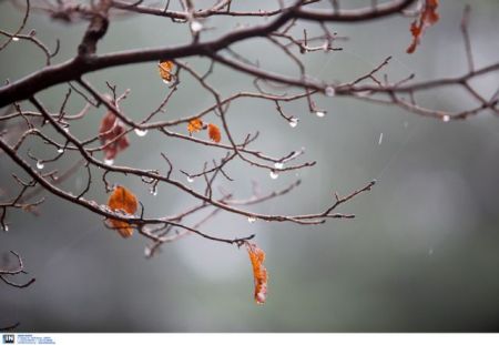 Μικρή πτώση της θερμοκρασίας με λίγες ισχυρές βροχές τις επόμενες ημέρες