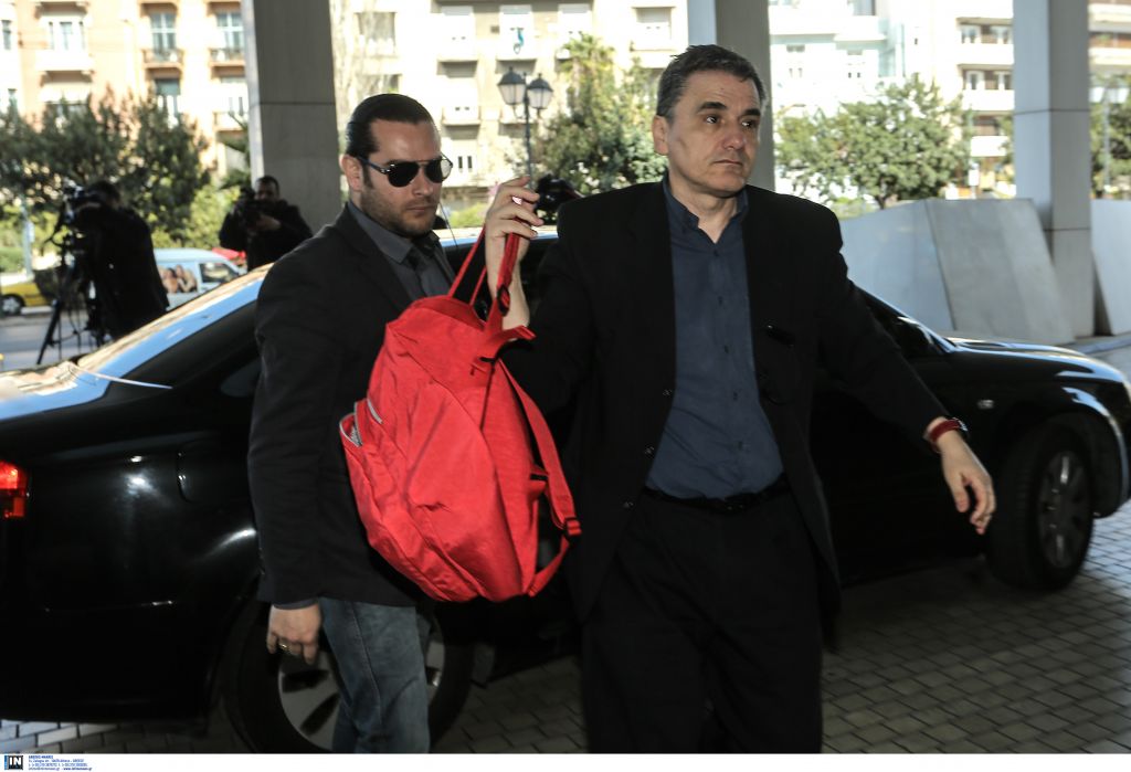 Σε κρίσιμη καμπή οι επαφές με το κουαρτέτο –  «Πάμε να το κλείσουμε το φορολογικό» ανέφερε κορυφαίος υπουργός