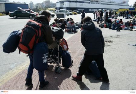 Τρία πλοία με πρόσφυγες και μετανάστες αναμένονται αργά το βράδυ στον Πειραιά