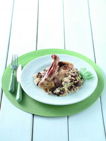 Αρνάκι γεμιστό στη γάστρα