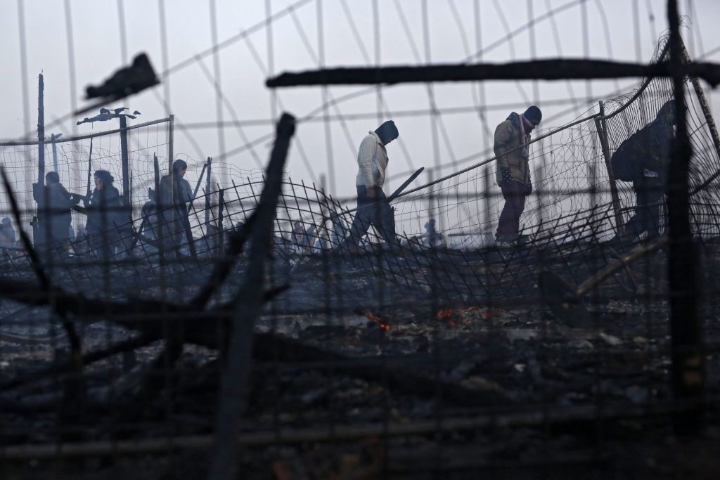 Σκιές μεταξύ Λονδίνου και Παρισιού για τη «ζούγκλα» του Καλαί