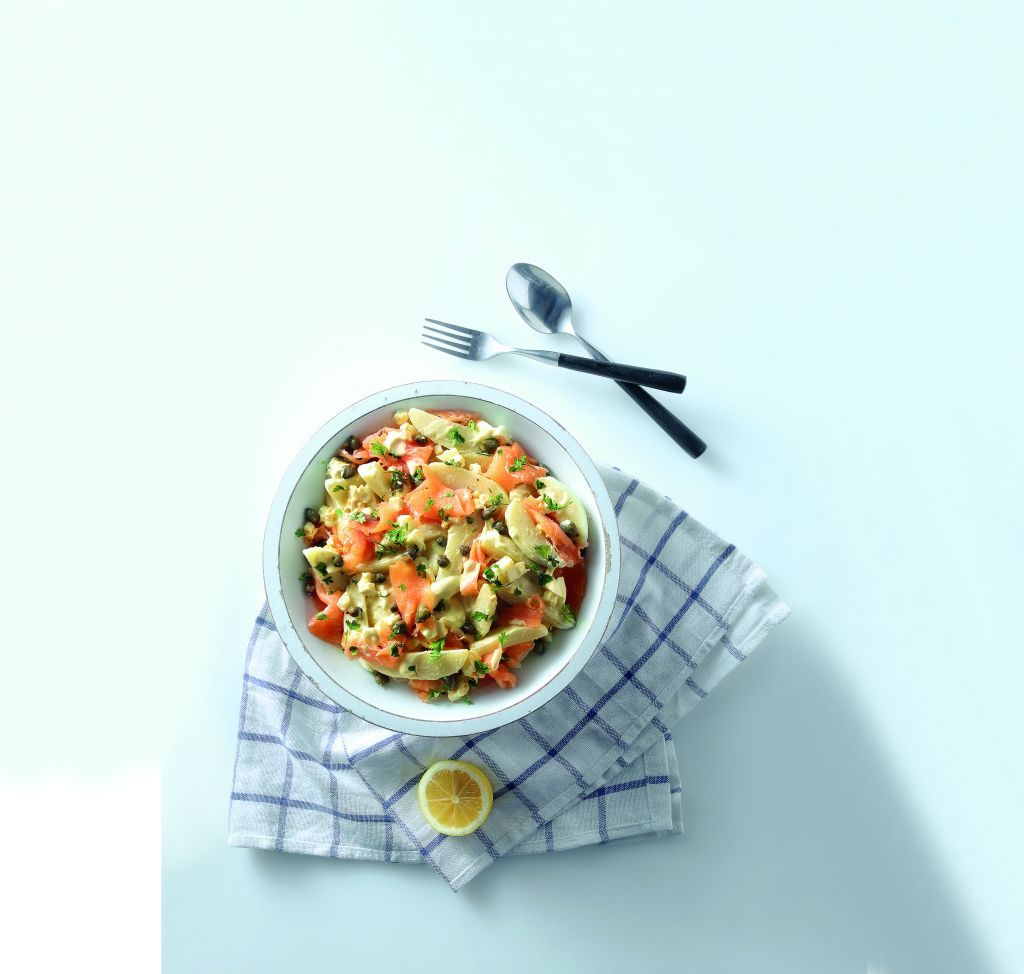 Πατατοσαλάτα με καπνιστό σολομό και κάππαρη