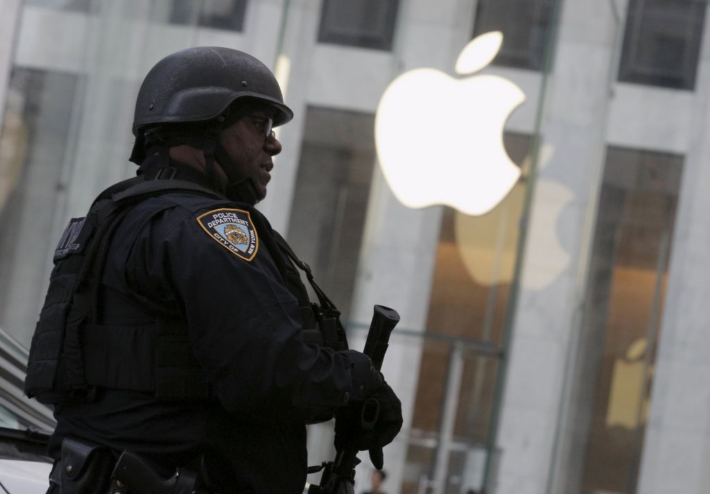 Στα μαχαίρια η Apple με την αμερικανική κυβέρνηση