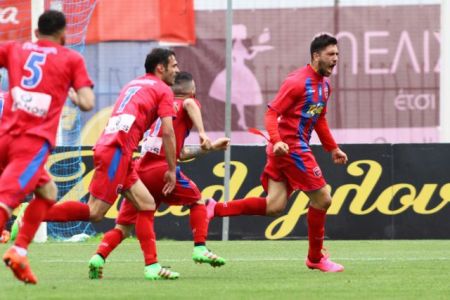 Με χατ τρικ Μπακασέτα ο Πανιώνιος φουλ για πλέι οφ