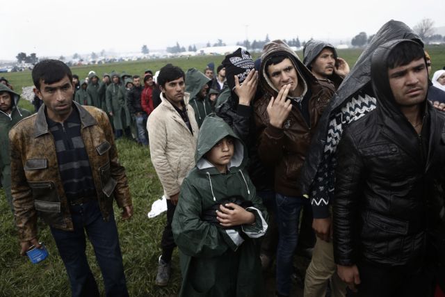 Περισσότεροι από 44.000 οι εγκλωβισμένοι πρόσφυγες