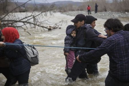 Ελεύθεροι έλληνες φωτορεπορτέρ και μέλη ΜΚΟ που συνελήφθησαν στην πΓΔΜ