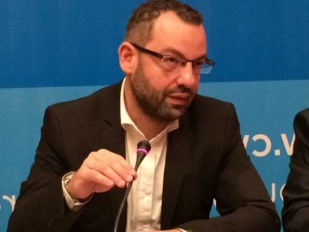 Τα ρουσφέτια με τους συμβούλους