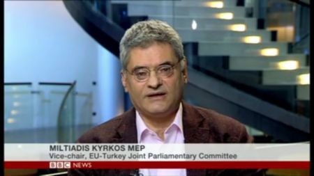 Κύρκος: Με καταγραφή, επανεγκατάσταση και επιστροφή η αντιμετώπιση του προσφυγικού