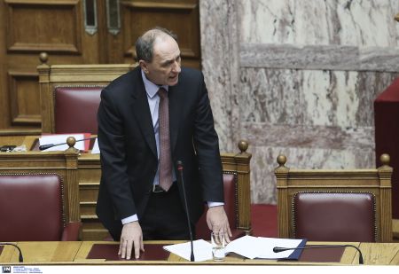 Σταθάκης: Μειώνονται σταδιακά οι χρεώσεις για χρήση πλαστικού χρήματος