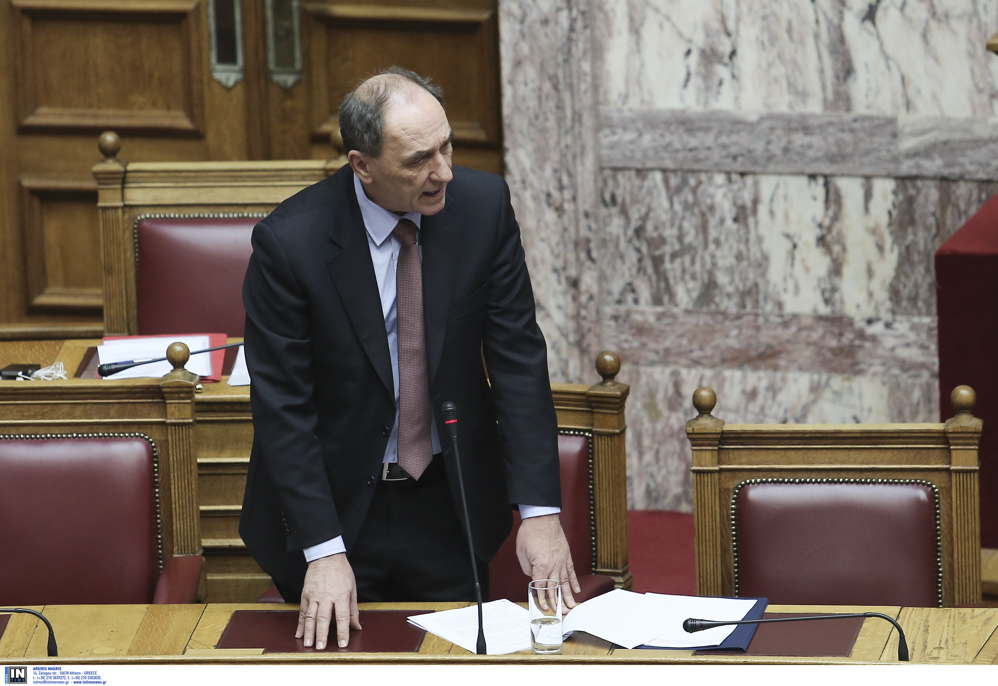 Σταθάκης: Μειώνονται σταδιακά οι χρεώσεις για χρήση πλαστικού χρήματος