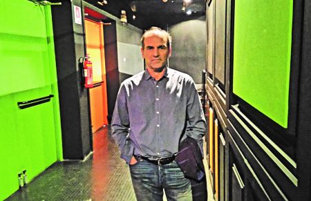 Ακύλλας Καραζήσης: «Το θέατρο είναι ένα ιδεώδες που δεν υπάρχει»