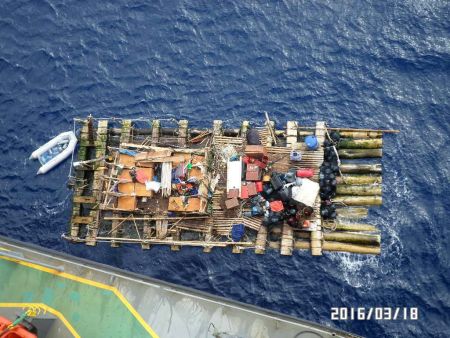 Θέλησαν να περάσουν τον Ειρηνικό με σχεδίες, αλλά τελικά φώναξαν βοήθεια