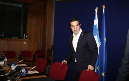 Δυσαρέσκεια Τσίπρα προς ΝΑΤΟ για τις αυξημένες προσφυγικές ροές