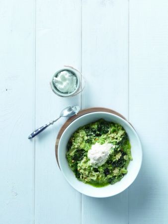 Ξινός τραχανάς με σπανάκι και κατίκι Δομοκού