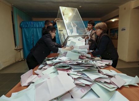 Καζακστάν: Συντριπτική νίκη για τον πρόεδρο Ναζαρμπάγεφ