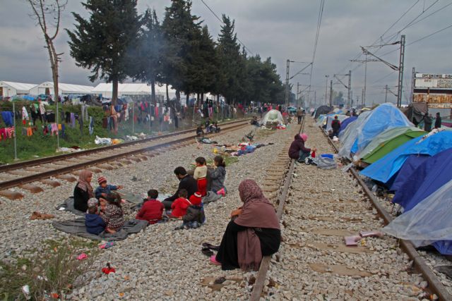 Refugees continue to arrive as EU-Turkey deal comes into effect