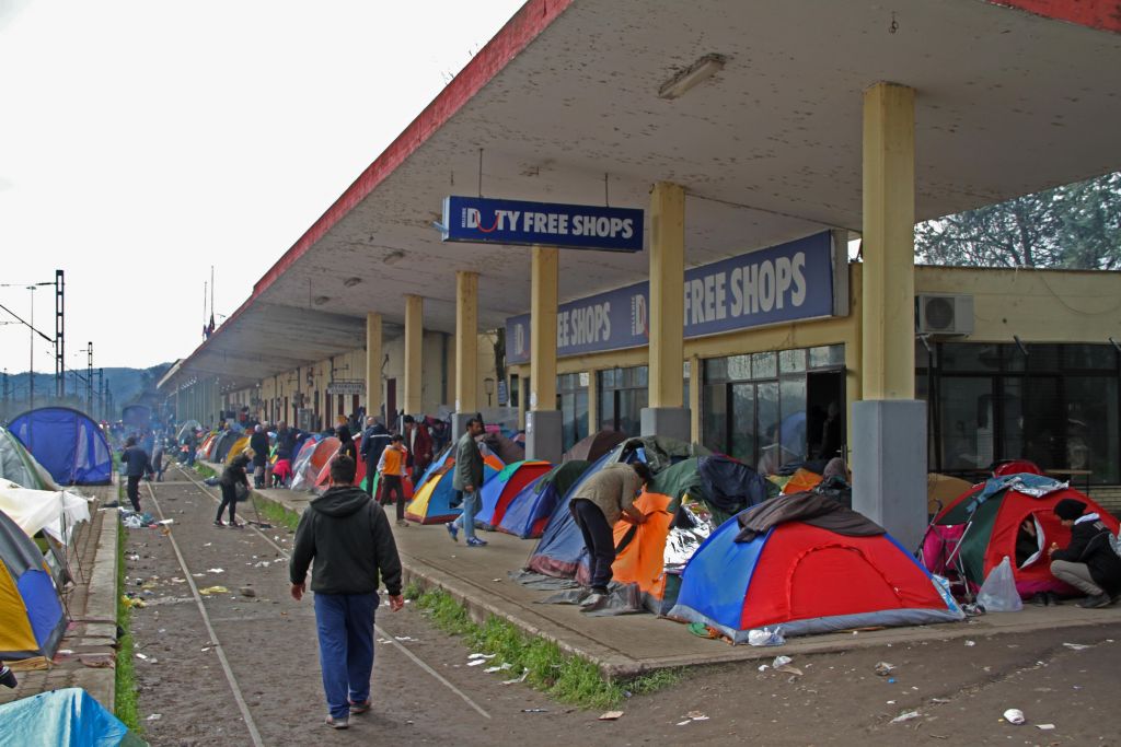 Εγκλωβισμένοι πάνω από 52.000 οι πρόσφυγες σε όλη τη χώρα