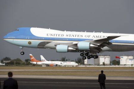 ΗΠΑ: Ο Τραμπ θέλει να ακυρώσει την αγορά νέων Air Force One