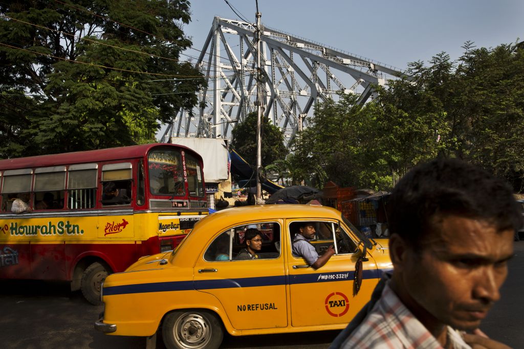 Καλκούτα: Στους 23 οι νεκροί από την κατάρρευση, ερευνών συνέχεια