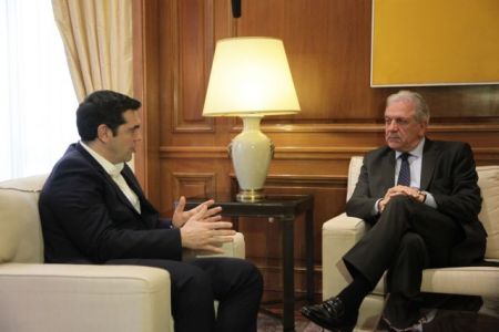 Τσίπρας σε Αβραμόπουλο: Εχουμε μπροστά μας να ανέβουμε ανηφόρα