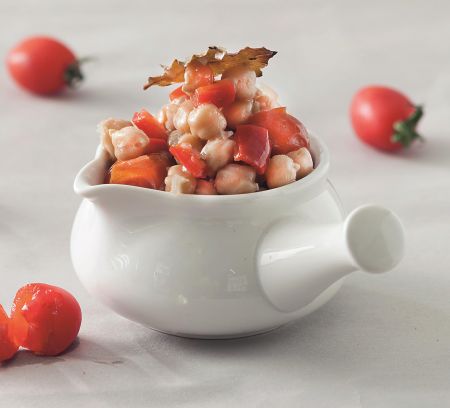 Ρεβίθια στη γάστρα με πιπεριές Φλωρίνης