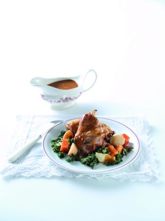 Σιγοψημένο αρνί κατσαρόλας με φρέσκια ρίγανη