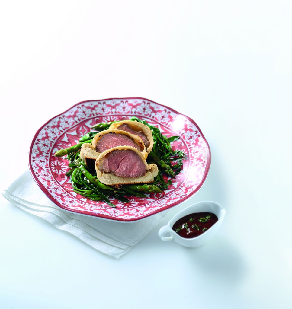 Μπουρεκάκακια αρνιού σε κρούστα από ανεβατά καλτσούνια Σητείας