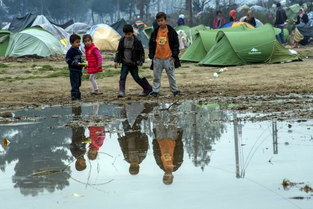 Μια βραδυφλεγής βόμβα στην Ειδομένη