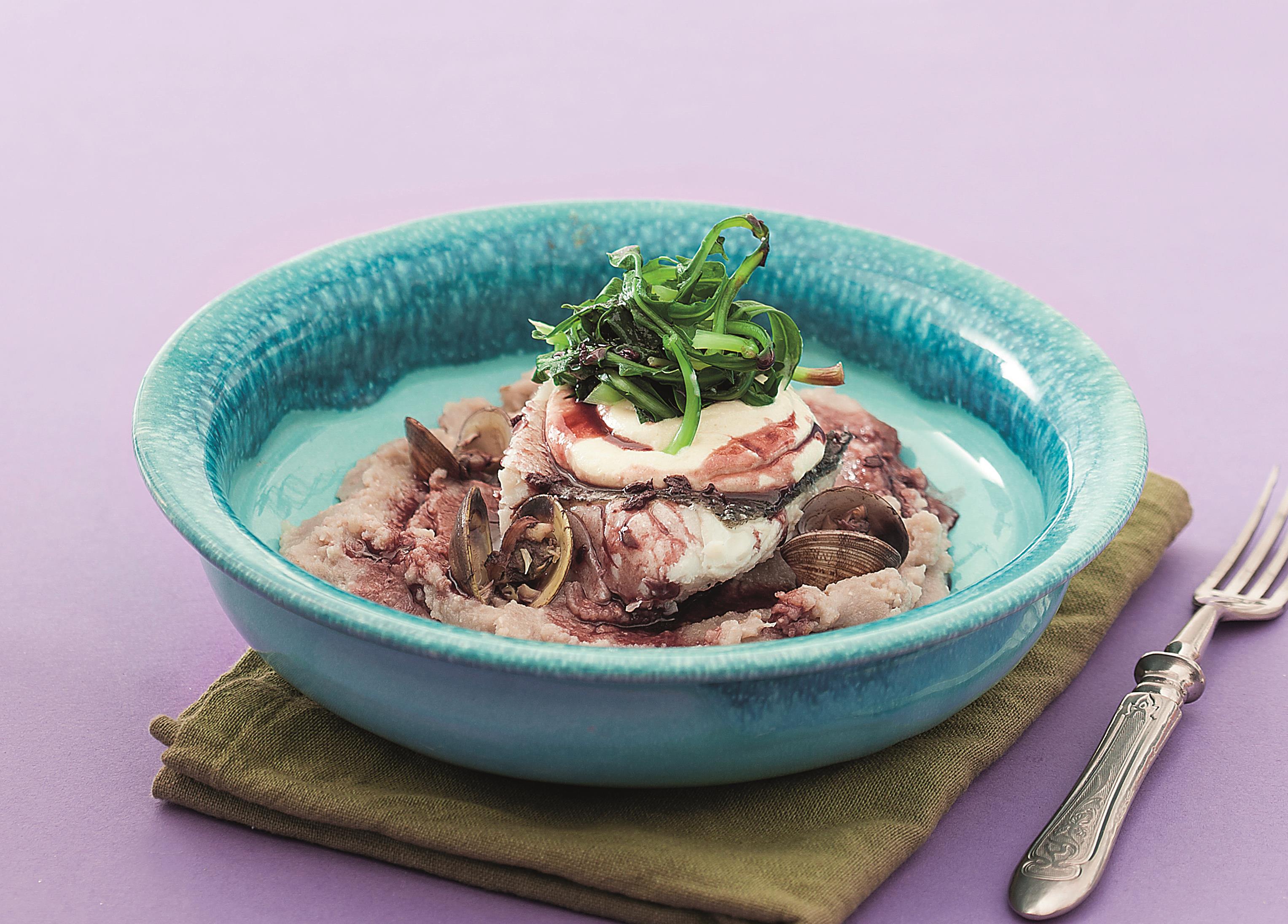 Μπακαλιάρος με θαλασσινά σε σκορδαλιά