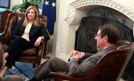 Γεννηματά: Δεν συγκρούονται δύο θρησκείες, αλλά δύο κοσμοθεωρίες