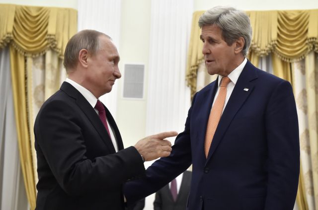 Πούτιν προς Κέρι: Καλά, δεν υπάρχει κανείς στις ΗΠΑ να κουβαλήσει τη βαλίτσα σας;