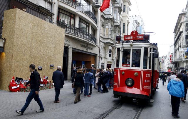Τρομοκρατία και Ερντογάν «σκοτώνουν» την τουρκική οικονομία