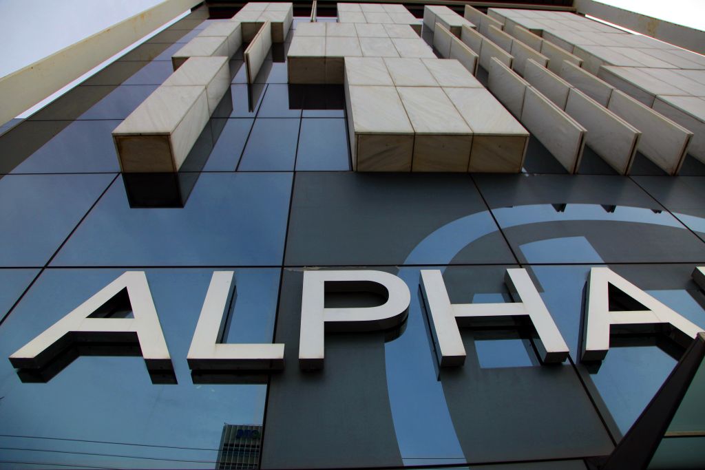 Alpha Bank: Τουρισμός και μεταποίηση τονώνουν την απασχόληση