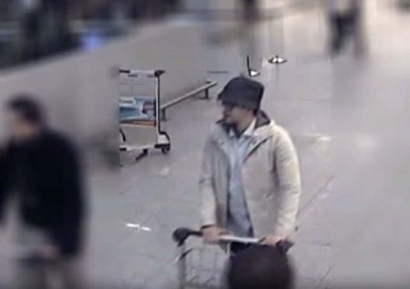 Βέλγιο: Βίντεο του «άνδρα με το καπέλο» έδωσαν στη δημοσιότητα οι αρχές