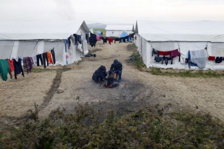 Κομισιόν: Ενθαρρυντική η μείωση των ροών στα νησιά