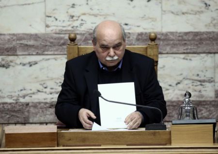 Απαξιώνουν τη Βουλή με βιομηχανία τροπολογιών