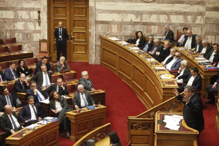 Εκρηκτικό πολιτικό σκηνικό στη χώρα κατέδειξε η συζήτηση στη Βουλή