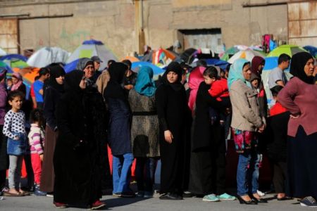 Αρχισε η σταδιακή απομάκρυνση προσφύγων από τον Πειραιά