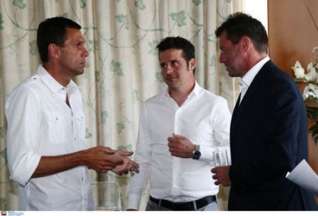 Συνάντηση Σκίμπε με τους προπονητές της Σούπερ Λιγκ