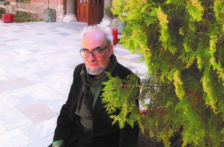 Γιώργος Σκαμπαρδώνης: Η σάτιρα είναι το αντίδοτο σε κάθε είδους φανατισμό