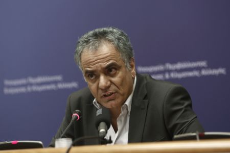 Το Μαξίμου αδειάζει Σκουρλέτη για την επίθεση στο ΤΑΙΠΕΔ