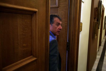 Θεοδωράκης: Το νέο και μεγάλο θέλει νέο αίμα, δε γίνεται μόνο με το ΠΑΣΟΚ