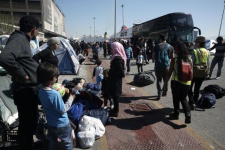 Piraeus: Over 600 refugees to move to hospitality centers